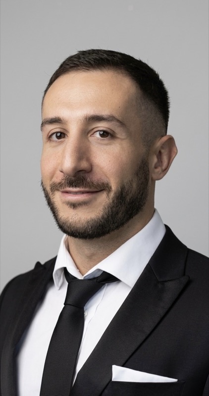 Andrew Tzintzios, pharmacist and clinical advisor to Qiri